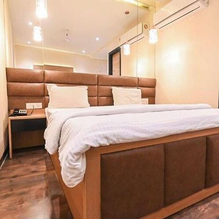 Solitaire Hotel Nowe Delhi Zewnętrze zdjęcie