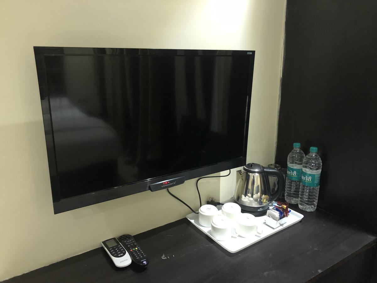 Solitaire Hotel Nowe Delhi Zewnętrze zdjęcie