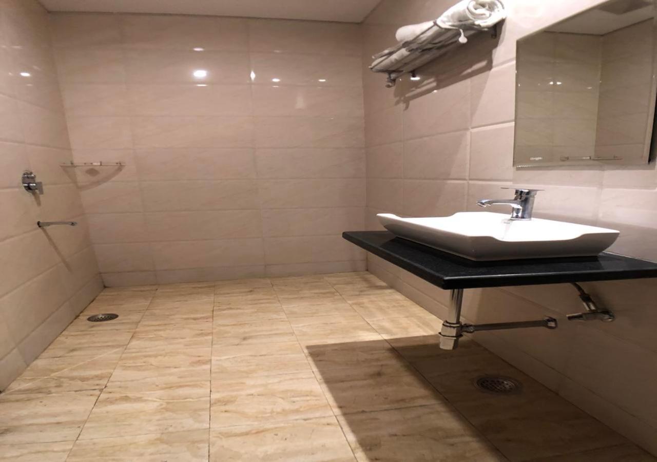 Solitaire Hotel Nowe Delhi Zewnętrze zdjęcie