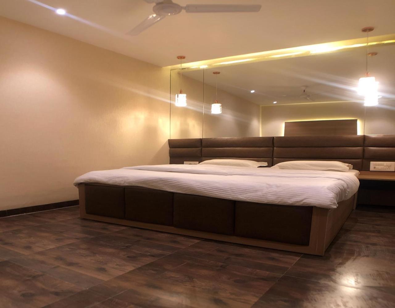 Solitaire Hotel Nowe Delhi Zewnętrze zdjęcie